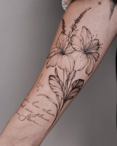 Lilly Flower Tattoo, No Tattoo, Realistisches Tattoo, Lillies Tattoo, Lily Flower Tattoos, Elbow Tattoos, Forearm Tattoo Women, In Remembrance, Lily Tattoo