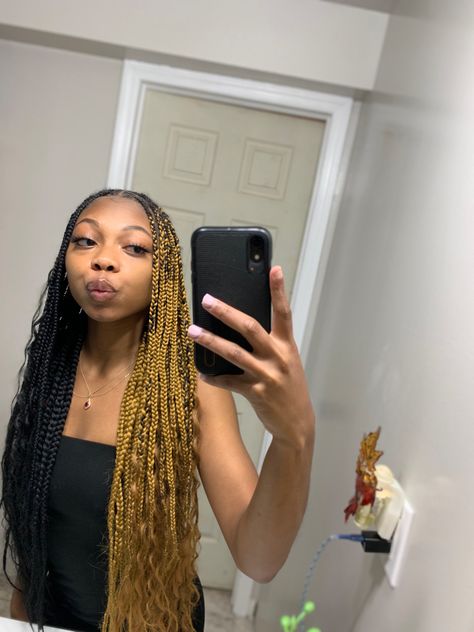 Half Color Knotless Braids, Split Braids Hairstyles, Split Braids Color, Box Braid Colors Ideas Black Women, Box Braids Half And Half Color, Half And Half Hair Color Box Braids, Half And Half Box Braids, Dyed Box Braids, Split Color Braids