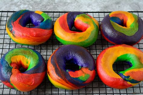 Colorful and easy to make, check out this tutorial for rainbow bagels Rainbow Bagels Recipe, Mermaid Brunch, Rainbow Bagel Recipe, Rainbow Bagel, Rainbow Bagels, Bagel Recipe Easy, New York Bagel, Homemade Bagels, Bagel Recipe