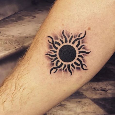 Sun Tattoo Meaning, Sun Tattoo Ideas, Tato Minimal, Sun Tattoo Designs, Pola Bordir, Simple Tattoo Designs, Sun Tattoos, Arm Band Tattoo, Tattoo Cover