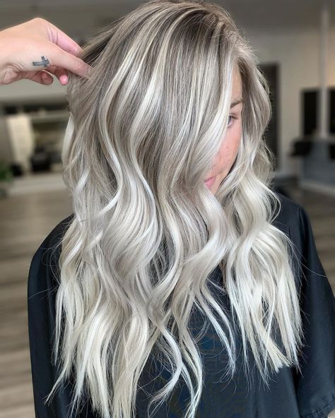 Blonde Hair Trends, Silver Hair Color Ideas, Ice Blonde Hair, Grey Blonde Hair, Ash Blonde Hair Colour, Icy Blonde Hair, Silver Blonde Hair, Tone Skin, Cool Blonde Hair