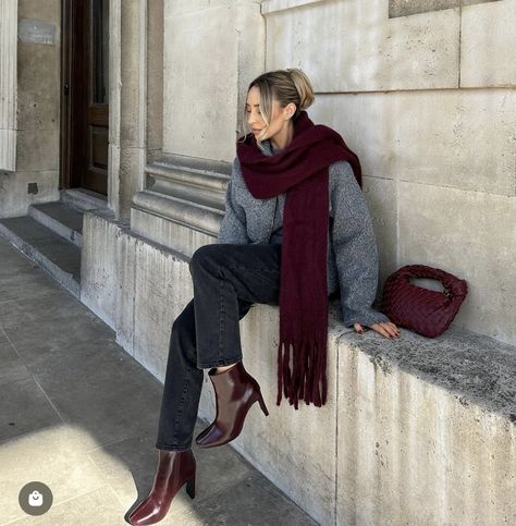 Burgundy Boots Outfit, Mary Jane Shoes Outfit, Grey Sweater Outfit, Burgundy Bag, Burgundy Outfit, Burgundy Boots, Burgundy Heels, Chic Winter Outfits, Cozy Winter Outfits