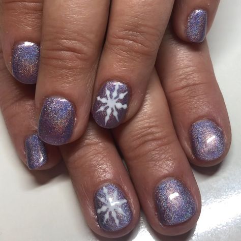 𝙽𝚊𝚒𝚕𝚜 𝚋𝚢 𝙻𝚊𝚞𝚛𝚎𝚗 on Instagram: “Purple holo with a snowflake ❄️” Purple Nails With Snowflakes, Purple Snowflake Nails, Purple Christmas Nails, Nails With Snowflakes, Nail Options, Future Nails, Snowflake Nails, Purple Christmas, Simple Nail Art Designs