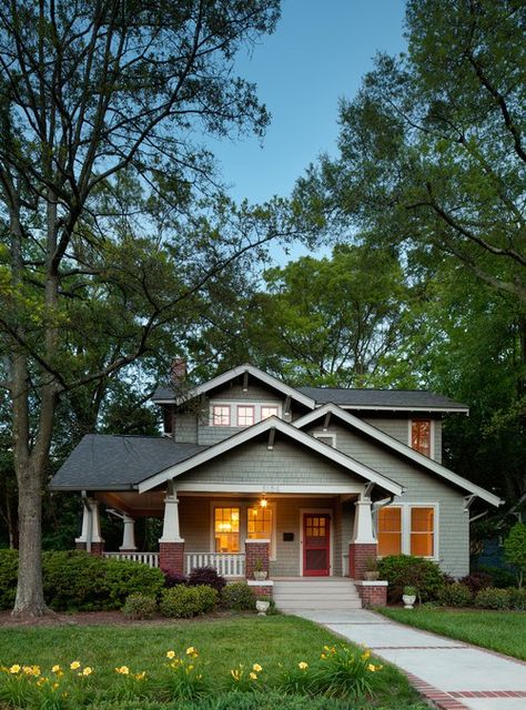 Veranda Design, Bungalow Exterior, Plans Architecture, Craftsman Exterior, Bungalow Homes, Casa Country, Craftsman Style House, Craftsman Style Home, Attic Remodel