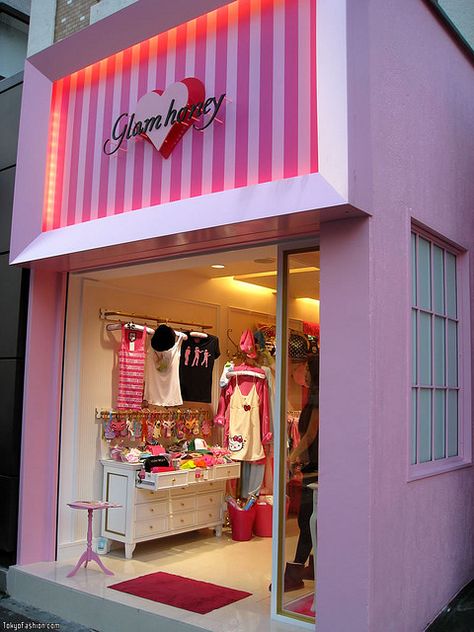 Glam Honey Harajuku Retail Store Layout, Pink Store, Shoe Store Design, Clothing Store Displays, Clothing Store Interior, Clothing Store Design, Store Design Boutique, 카페 인테리어 디자인, Boutique Decor