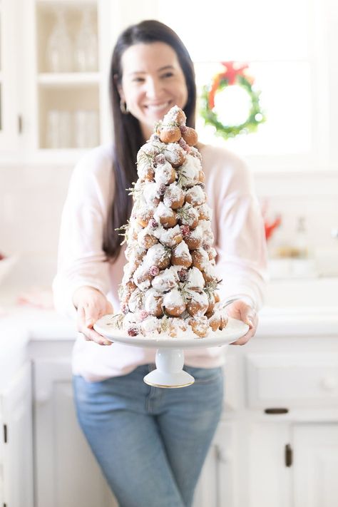 Donut Hole Tree, Unique Christmas Desserts, Dessert Donut, Easy Holiday Dessert, Christmas Party Snacks, Christmas Tree Food, Diy Donut, Easy Holiday Desserts, Doughnut Holes