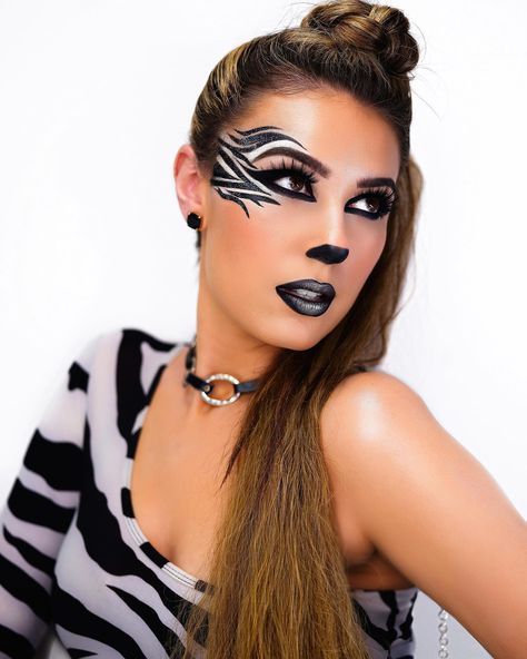 Zebra Face Makeup, Zebra Hairstyle, Zebra Makeup Halloween, Zebra Makeup Look, Zebra Face Paint, Zebra Halloween Costume, Zebra Makeup, Zebra Costume, Circus Makeup