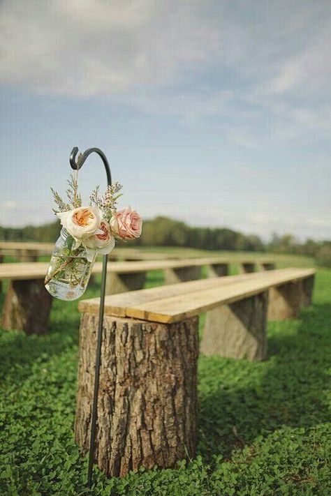 Wedding Ceremony Seating, Deco Champetre, Ceremony Seating, Future Wedding Plans, Outdoor Wedding Decorations, Outside Wedding, Tree Stump, Rustic Country Wedding, Western Wedding