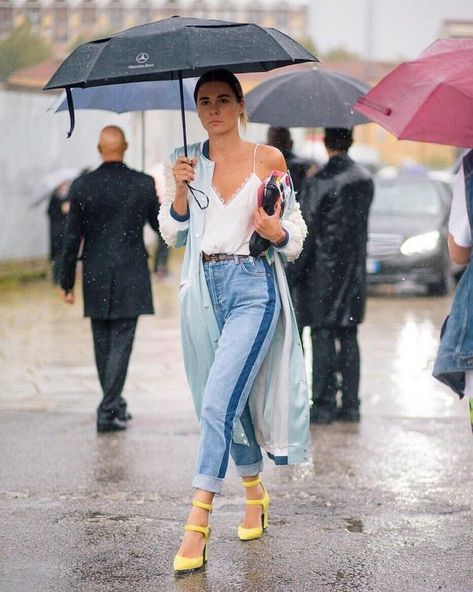 What shoes to wear when raining in summer Summer Rain Outfit, Rainy Summer Day Outfit, Rainy Summer Outfit, Rainy Day Summer Outfits, Rainy Day Outfit Summer, Rainy Spring Outfit, Rainy Weather Outfits, Rainy Summer Day, Rainy Outfit