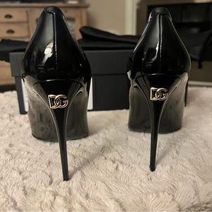 Dolce & Gabbana | Shoes | Dolce Gabbana Pumps | Poshmark Dolce And Gabbana Pumps, Dolce And Gabbana Heels, Dolce Gabbana Heels, Outfits Jewelry, Shoes Dolce Gabbana, Gold Strappy Heels, Heels Aesthetic, Fashionable Shoes, Dolce Gabbana Shoes