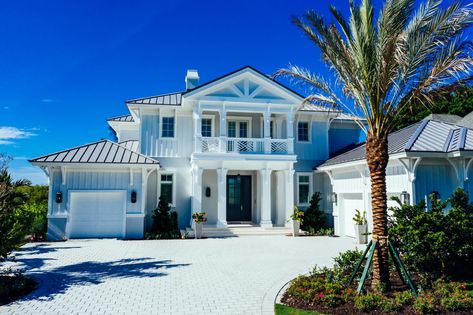 Beach House Entrance, Bloxburg Beach House, Beach House Room, Beach House Exterior, Coastal Beach House, Coastal House, Building House Plans Designs, Dream Beach Houses, Southern House Plans