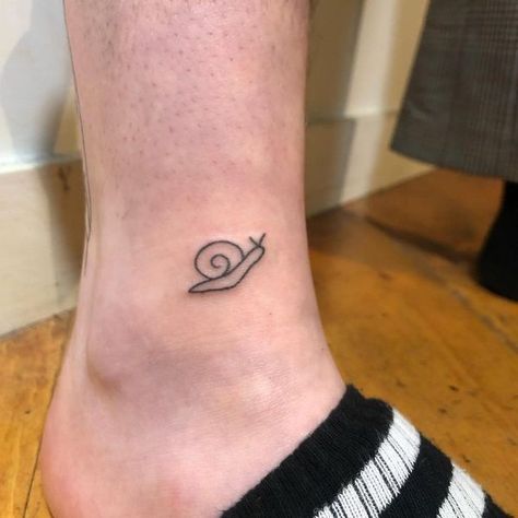 Tiny Snail Tattoo, Tattoos Native American, Mayan Masks, Inca Civilization, Symbols Tattoos, Snail Tattoo, Tattoos Colorful, Tattoos Watercolor, Stick Poke Tattoo