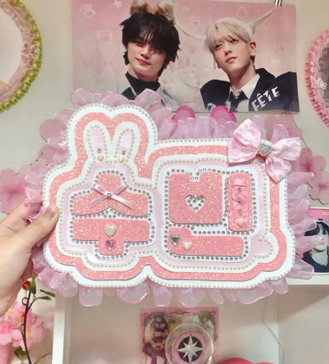 MESSAGE@blosskittyco ON INSTA ABOUT COMISSIONS! 💗 custom txt soobin name board slogan 🌸🐰 #slogan #kpopslogan #kpop #kpopcollector #kpopcollection #kpopshop #kpopaesthetic #skzwts #btswts #… | Instagram Kpop Concert Signs Ideas, Kpop Board Ideas, Txt Concert Sign Ideas, Kpop Fan Sign, Nameboard Kpop, Kpop Banner Concert, Kpop Concert Sign Ideas, Txt Picket, Kpop Name Board