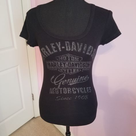 Nwot! Classic Harley Davidson Cap Sleeve Ribbed Shirt...Good Stretch To It... Harley Apparel, Classic Harley Davidson, Ribbed Shirt, Harley Davidson Women, Black Long Sleeve Shirt, Harley Davidson Shirt, Blue Outfit, Virtual Closet, Good Stretches