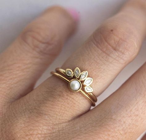 خواتم خطوبة, Matching Ring Set, White Pearl Ring, Simple Rings, Diamond Ring Engagement, Matching Wedding Rings, Pearl Engagement Ring, Diamond Crown, Etsy Gold Ring