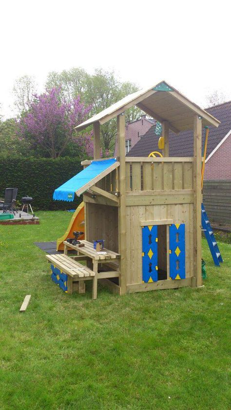 Jungle Gym around the world 🌍 Go picnic with all your friends in your own climbing frame! Jungle Gym Diy, Climbing Frame Diy, Jungle Gym Outdoor, Diy Baby Gym, Garden Jungle, Wooden Playground Equipment, Mud Kitchen For Kids, Kids Backyard Playground, Wooden Playground