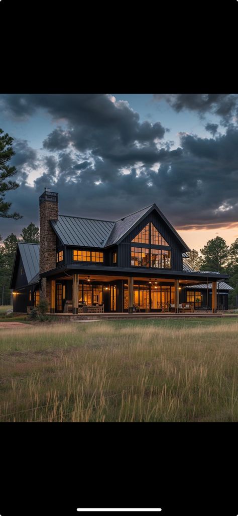 House Design Ranch Style, Country Aesthetic House Decor, Western Style House Exterior, Western Ranch House Aesthetic, Big House With Wrap Around Porch, Country House Ideas Interior, Black Farmhouse With Wrap Around Porch, Dream Farm Homes, Western Home Outside