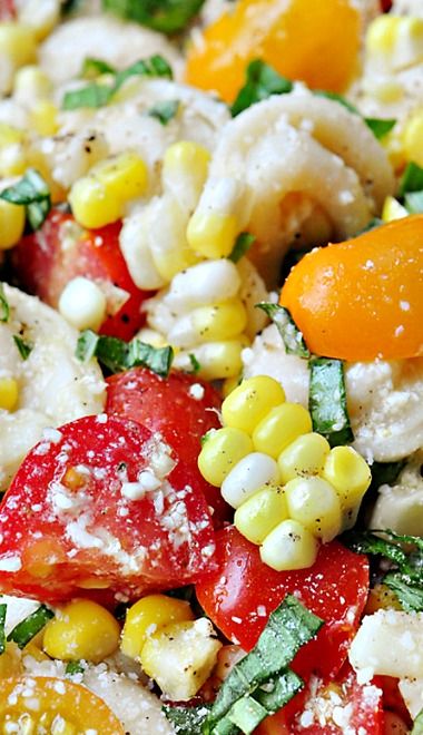 Tortellini Pasta Salad with Tomatoes, Basil and Fresh Corn Pasta Salad With Tomatoes, Homemade Pasta Salad, Tortellini Pasta Salad, Salad With Tomatoes, Pasta Salad With Tortellini, Tortellini Pasta, Pasta Salad Italian, Summer Side Dishes, Fresh Corn