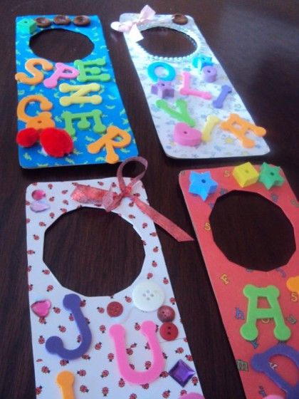 simple cardboard door hangers Cardboard Scrapbook, Kids Crafts Toddlers, Upcycle Kids, Diy Crafts For School, Happy Hooligans, Hanger Crafts, Recycled Art Projects, Kids Crafting, Toddler Art