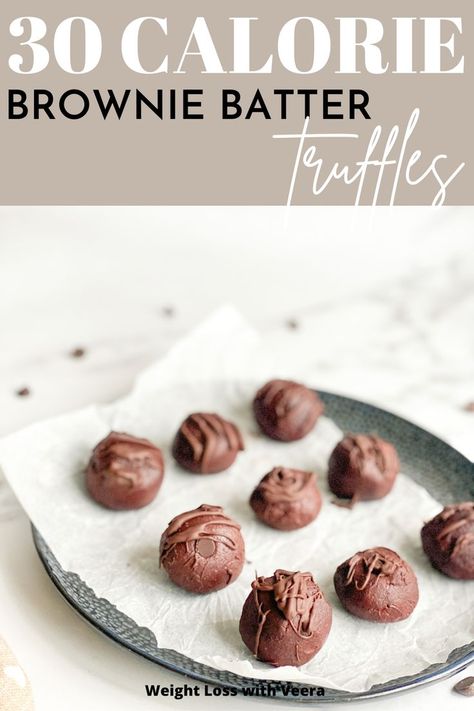 You will never need another low calorie dessert once you make these low calorie brownie batter truffles! These truffles are what weight loss dreams are made of - decadent, rich and super easy to make! Click this pin to get the recipe :) Low Calorie Desserts Easy, Low Calorie Sweet Snacks, Low Cal Chocolate, Low Calorie Brownies, Low Calorie Recipes Snacks, Low Calorie Snack, Brownie Vegan, Super Low Calorie, Low Calorie Chocolate