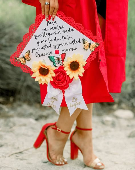 Single Mom Graduation Cap Ideas, First Generation Graduation Pictures, Ma Cap Decoration Graduation, Graduation Cap Dedicated To Mom, Single Mom Graduation Cap, Graduation Cap Designs Latina, Mexican Graduation Pictures, Mexican Cap Decoration Graduation, Mom Graduation Cap