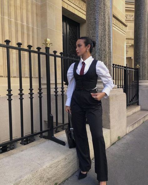 Shirt And Waistcoat Outfit, Women’s Neck Tie Outfit, Women In Ties Outfits, Womens Tie Outfit, Women Ties Outfit, Theatre Outfit Ideas, Tie Outfit For Women, Tailored Suit Women, Outfits With Ties