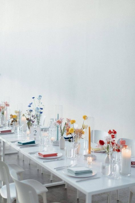 Corporative Events, Color Block Wedding, Fabric Installation, Minimalist Color, Minimalist Tables, Contemporary Wedding, Long Table, Decoration Inspiration, Deco Table