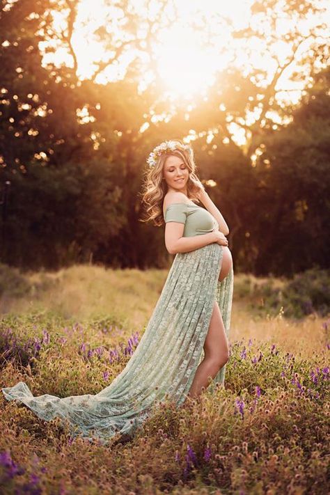 Vestidos Para Baby Shower, Cute Pregnancy Photos, Lace Maternity Gown, Maternity Photography Outdoors, Lace Maternity Dress, A Pregnant Woman, Boho Maternity, Maternity Photoshoot Poses, Maternity Inspiration