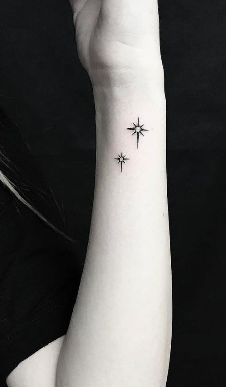 Star Wrist Tattoos For Women, Star Tattoo On Wrist, Wrist Tattoos Girls, Tattoo Star, Tato Minimal, Cute Simple Tattoos, Simple Tattoos For Women, Tattoos Infinity, Cool Wrist Tattoos