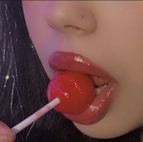 Girl Lollipop Aesthetic, Aesthetic Lips, Lollipop Lips, Lip Pictures, Lollipop Girl, Red Lollipop, Red Aesthetic Grunge, Grunge Style, Aesthetic Grunge