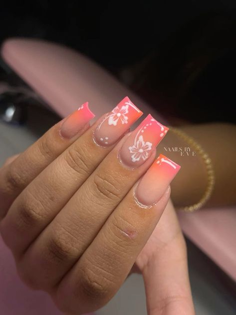 Acrylic Nails With Hawaiian Flower, Ombré Hibiscus Nails, Holiday Nails Square Short, Nails Inspiration Summer Square, French Tip Nails With Hawaiian Flower, Holiday Nail Inspo 2024, Summer Nail Inspo Flowers, Short Summer French Tip Nails, Girly Acrylic Nails Designs