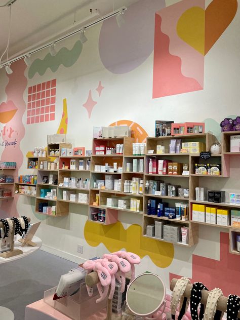 Novelty Shop Interior, Colorful Retail Design, Aesthetic Stores Interior, Stationery Store Design, Korean Store, Retail Branding, Spa Interior Design, Store Design Boutique, Spa Interior