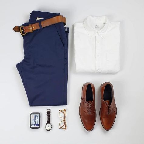 Antonio Centeno (RMRS) on Instagram: “Keeping it simple and classy @menslaw @rather_dashing. What do you think of this combo? Yay or Nay? ⠀ .⠀ .⠀ #rmrs #outfitideas #stylerules…” Men's Business Suits, Formal Men Outfit, Mens Casual Outfits Summer, Sophisticated Outfits, Mens Attire, Outfit Grid, Best Mens Fashion, Mens Fashion Casual Outfits, Mens Lifestyle