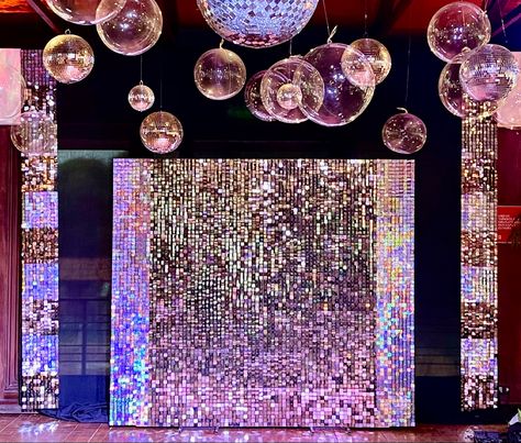 Glitter Glam Party Decorations, Disco Theme Backdrop Ideas, Disco Glam Party Decorations, Glitz And Glam Party Theme, Disco Party Backdrop, Disco Glam Party, Studio 54 Party, Speakeasy Party, Disco Birthday Party