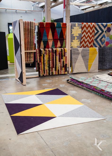 Rug Display // Koskela Showroom // #Tretford #Loom Rug Display Ideas Retail, Rug Display, Carpet Display, Triangle Rug, Showroom Display, Interior Vintage, Fabric Display, Store Interiors, Rug Shop