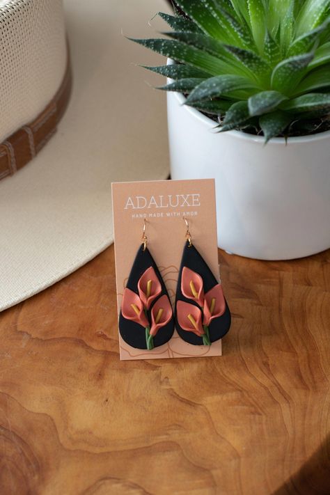 Cercei Din Lut Polimeric, Lily Earrings, Terracotta Color, Polymer Clay Flower Jewelry, Diy Earrings Polymer Clay, Polymer Clay Jewelry Tutorials, Handmade Clay Jewelry, Polymer Clay Diy, Polymer Clay Jewelry Diy