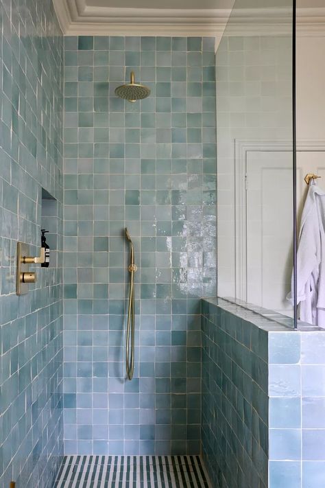 Best Small Bathrooms Ideas | SheerLuxe Small Ensuite Tiling Ideas, 3 Way Bathroom, Interior Home Aesthetic, Small Bathroom Shower Over Bath, Small Shower Ideas Tile, Tiny Blue Bathroom, Sit Down Shower Ideas, Small Tiled Bathroom Ideas, Small Bathroom Tiled Walls