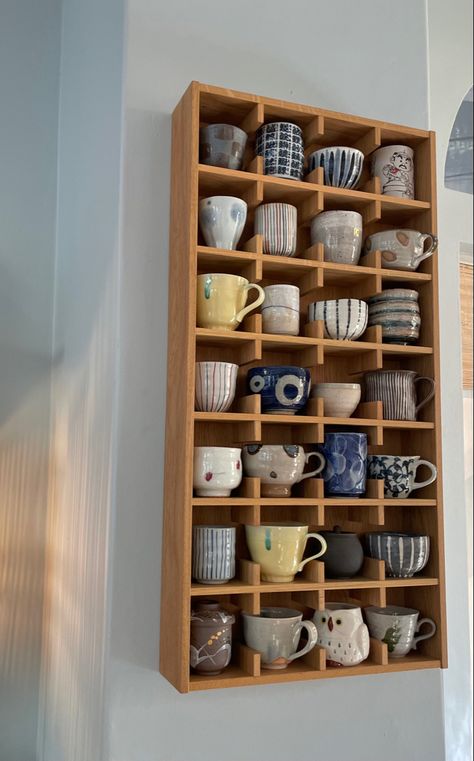 @wafaahemade ceramics, mug shelf display, kitchen interior, boligindretning, koppereol, kitchen ideas, organization, nordic, japanese mugs, keramik, japansk, japandi Shelf Display, Apartment Decor Inspiration, Dream House Decor, House Inspo, Dream Home Design, Home Decor Kitchen, تصميم داخلي, House Inspiration, House Rooms