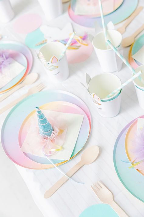 Unicorn Birthday Table Decor, Unicorn Party Table Setting, Unique Unicorn Party Ideas, Unicorn Table Decorations Ideas, Elegant Unicorn Birthday Party, Unicorn Beach Party, Unicorn Table Setting, Minimalist Unicorn Birthday Party, Unicorn Party Table Decorations