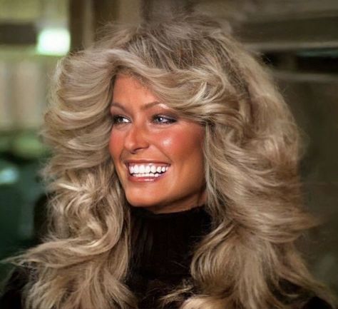 Short Model Hairstyles, Farah Fawcett Hairstyle Long, Farrah Fawcett Haircut, 70s Feathered Hair, Farrah Hair, Farrah Fawcett Hair, Period Makeup, Farah Fawcett Hair, Fawcett Hair