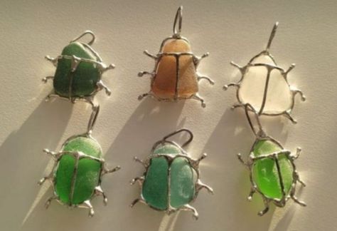 Bug Jewelry, Beetle Art, زجاج ملون, Statement Art, Art Pendant, Funky Jewelry, Handmade Wire, Bijoux Diy, Jewelry Inspo