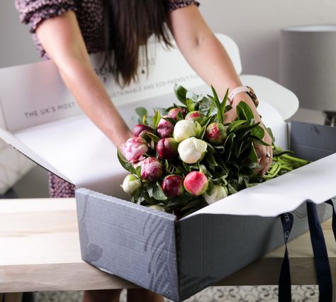 Flower Subscription Boxes, Bunch Of Roses, Letterbox Flowers, Bloom And Wild, Online Flower Shop, Flying Flowers, Flower Subscription, Hand Tied Bouquet, Fresh Flower Delivery