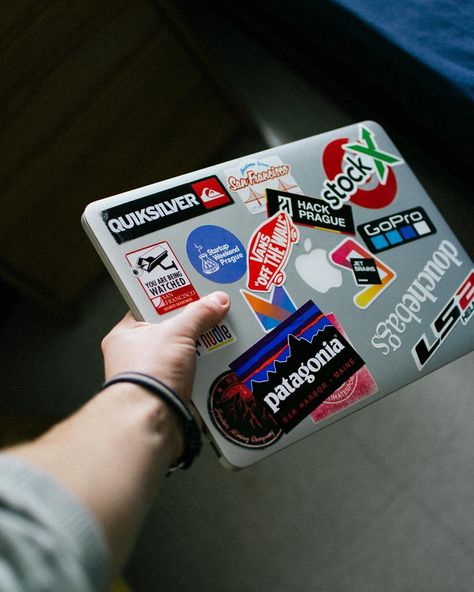 Laptop Cover Aesthetic, Laptop With Stickers Aesthetic, Collage Macbook Wallpaper, Laptop Stickers Ideas, Laptop Stickers Collage, Macbook Case Stickers, Stiker Macbook, Mac Stickers, Interior Kantor