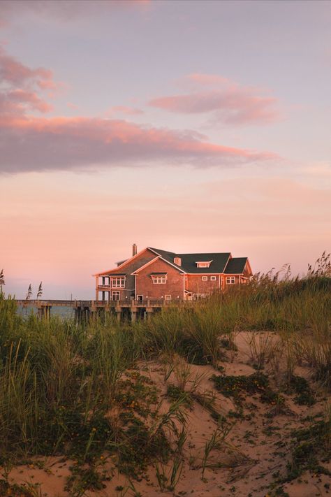 Jennette's Pier in the Outer Banks, NC #Beachlife #OuterBanksNC #OuterBanksPhotography #OBXLife #BeachPhotography #BeachLife Outer Banks Beach House, Outer Banks Houses, Australia House, Outer Banks Beach, Outer Banks North Carolina, Senior Trip, Outer Banks Nc, North Carolina Homes, Summer Surf