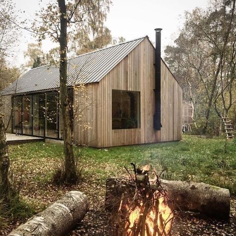 Wood Siding Cottage, Mullion Windows, Swedish Cabin, Modern Wood House, Fasad Design, Wood Cabin, Firewood Shed, Building A Cabin, Cabin Exterior