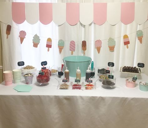 Ice Cream Party Bar, Diy Ice Cream Bar, Ice Cream Sundae Party, Ice Cream Birthday Party Theme, Ice Cream Station, Sundae Party, Ice Cream Party Decorations, Ice Cream Party Theme, Ice Cream Sundae Bar