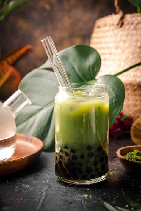 If you love bubble tea, you can make your own green tea boba with this matcha milk tea recipe. With plant-based milk, it’s a refreshing drink for everyone, especially a matcha lover like you! Enjoy this as an iced matcha, or make it hot to delight your taste buds! Matcha Milk Tea Recipe, Matcha Boba Tea, Bubble Tea Diy, Matcha Milk Tea, Matcha Bubble Tea, Layered Drinks, Milk Tea Recipes, Matcha Milk, Tea Diy