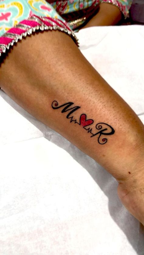 Tattoo Ideas Boyfriend, Tattoos Boyfriend, Letter Tattoo Ideas, Husband Name Tattoos, Kids Initial Tattoos, Couple Name Tattoos, Boyfriend Name Tattoos, Tattoo Ideas Couple, Name Tattoo On Hand