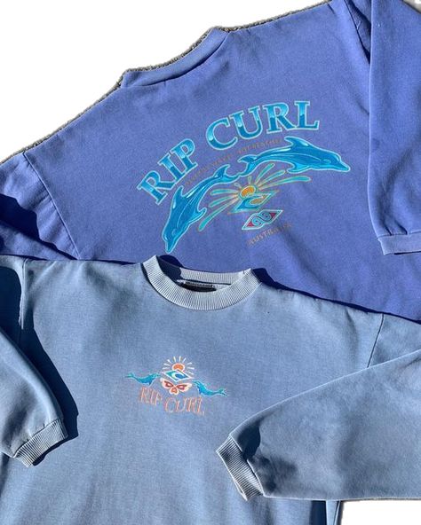 Rip Curl Aesthetic, Surf Shop Shirts, Aesthetic Tshirts, Surfer Outfit, Vintage Surfwear, Surf Clothes, T-shirt Photography, Surf Fashion, Surfer Style