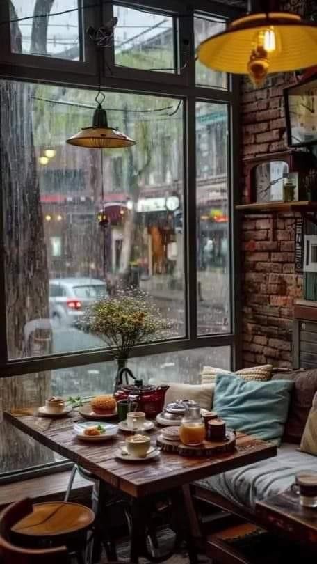 Cozy Book Cafe, Cosy Cafe Interior, Rain And Coffee, Cosy Cafe, Bar A Vin, Bookstore Cafe, Cozy Coffee Shop, Coffee Shop Aesthetic, Coffee Shops Interior